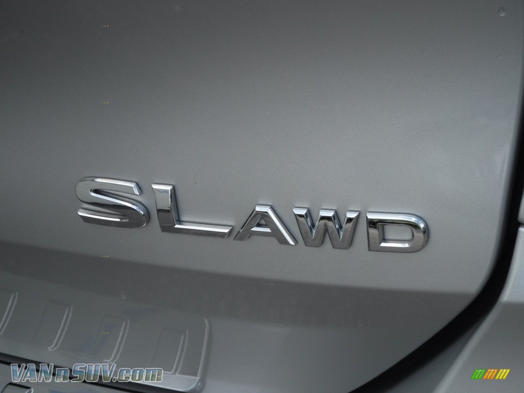 2017 Rogue SL AWD - Brilliant Silver / Charcoal photo #8