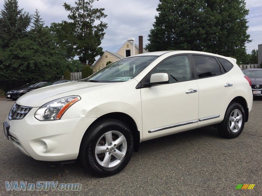 2013 Rogue S Special Edition AWD - Pearl White / Black photo #7