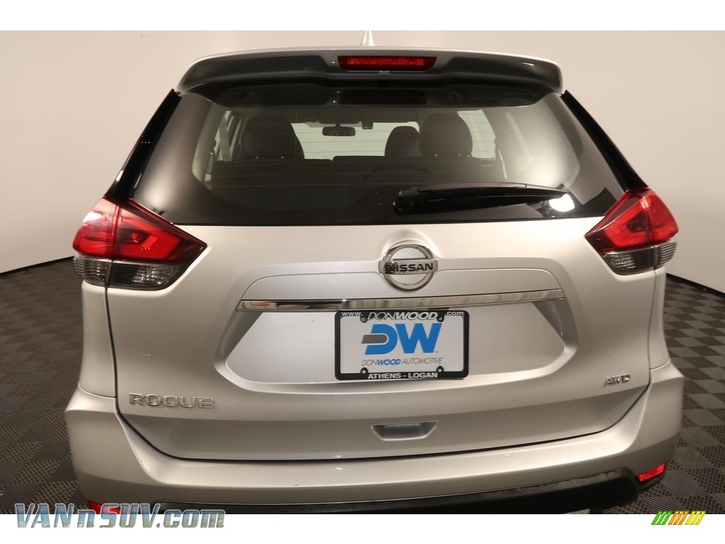 2017 Rogue S AWD - Brilliant Silver / Charcoal photo #11