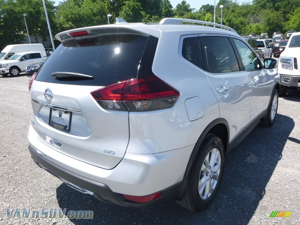 2018 Rogue S AWD - Brilliant Silver / Charcoal photo #4