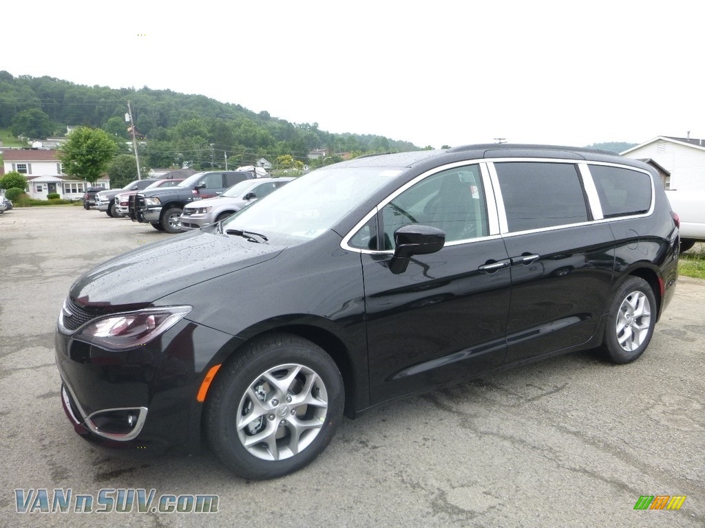 Brilliant Black Crystal Pearl / Black/Alloy Chrysler Pacifica Touring Plus
