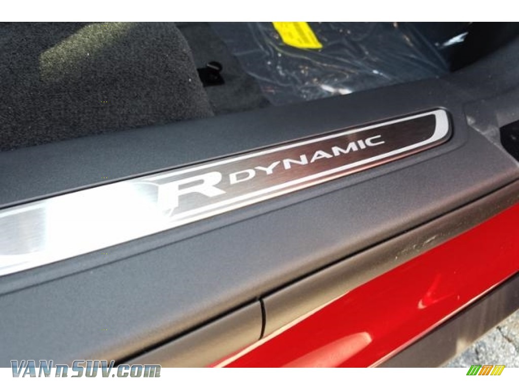 2018 Range Rover Velar R Dynamic SE - Firenze Red Metallic / Dapple Grey/Light Oyster photo #17