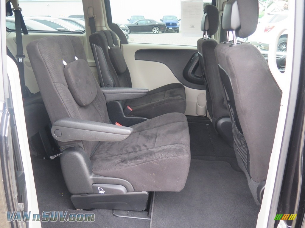 2012 Town & Country Touring - Brilliant Black Crystal Pearl / Black/Light Graystone photo #30