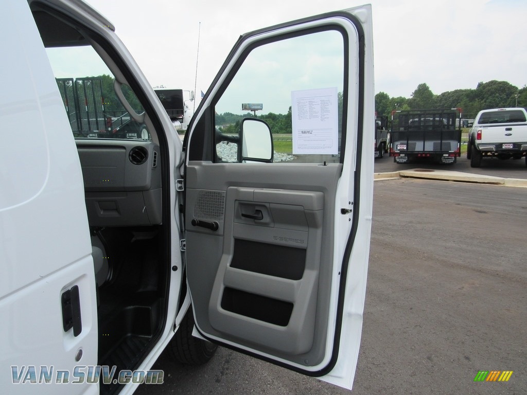 2013 E Series Van E250 Cargo - Oxford White / Medium Flint photo #25