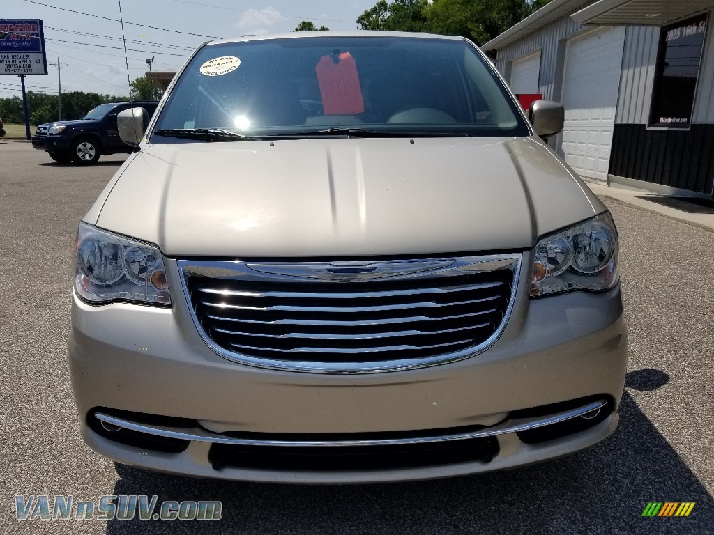 2013 Town & Country Touring - Cashmere Pearl / Dark Frost Beige/Medium Frost Beige photo #3