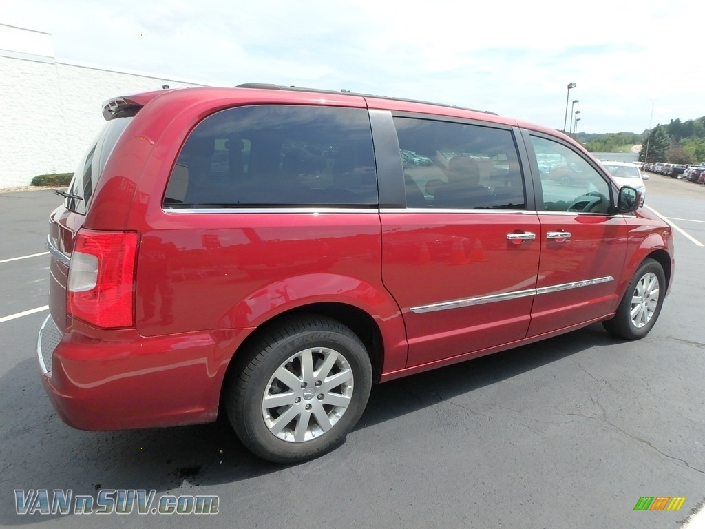 2015 Town & Country Touring - Deep Cherry Red Crystal Pearl / Black/Light Graystone photo #9