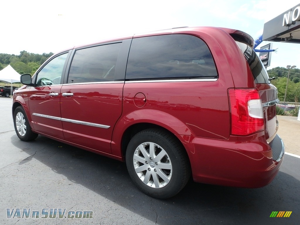 2015 Town & Country Touring - Deep Cherry Red Crystal Pearl / Black/Light Graystone photo #13