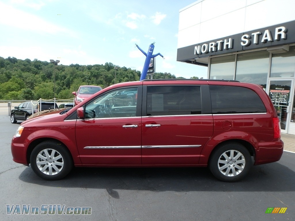 2015 Town & Country Touring - Deep Cherry Red Crystal Pearl / Black/Light Graystone photo #14