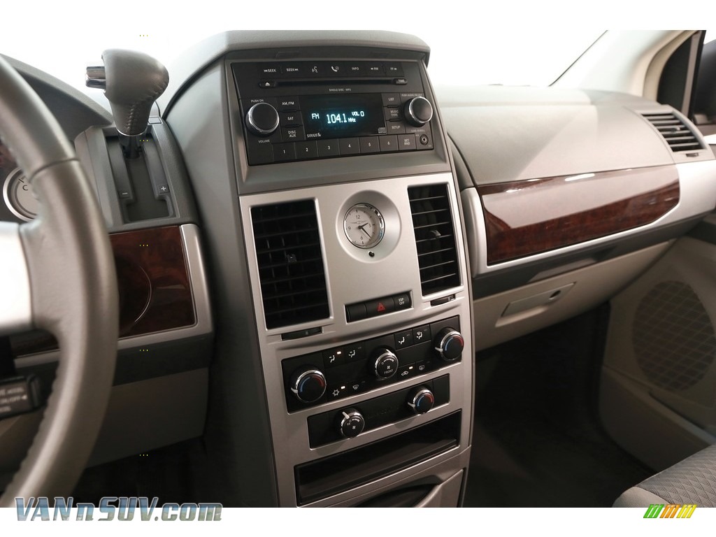 2010 Town & Country Touring - Inferno Red Crystal Pearl / Medium Slate Gray/Light Shale photo #14