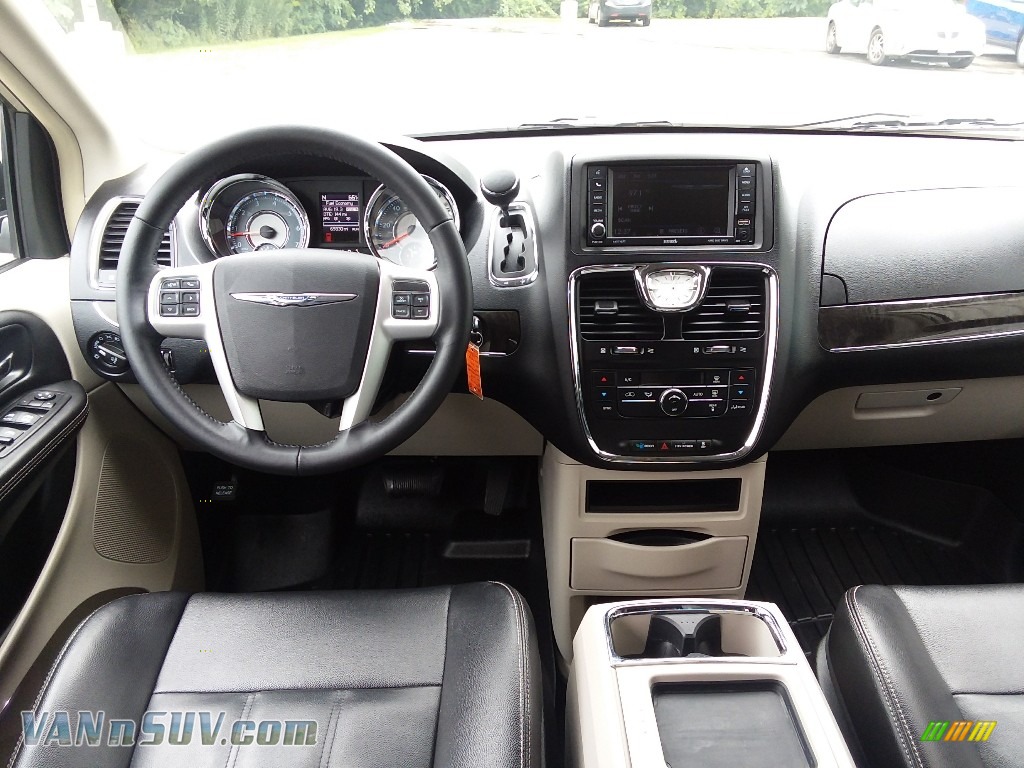 2014 Town & Country Touring - Cashmere Pearl / Black/Light Graystone photo #6
