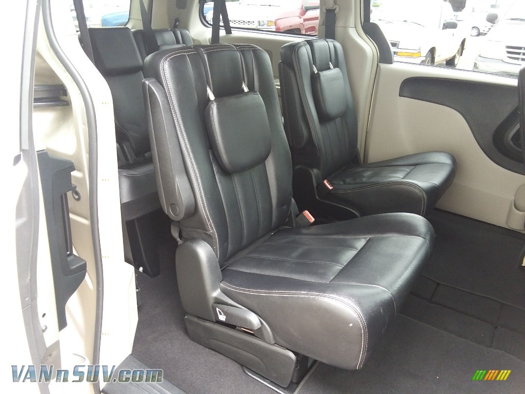 2014 Town & Country Touring - Cashmere Pearl / Black/Light Graystone photo #10