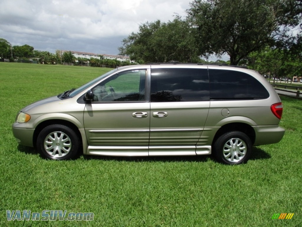 2003 Town & Country LXi - Light Almond Pearl / Taupe photo #12