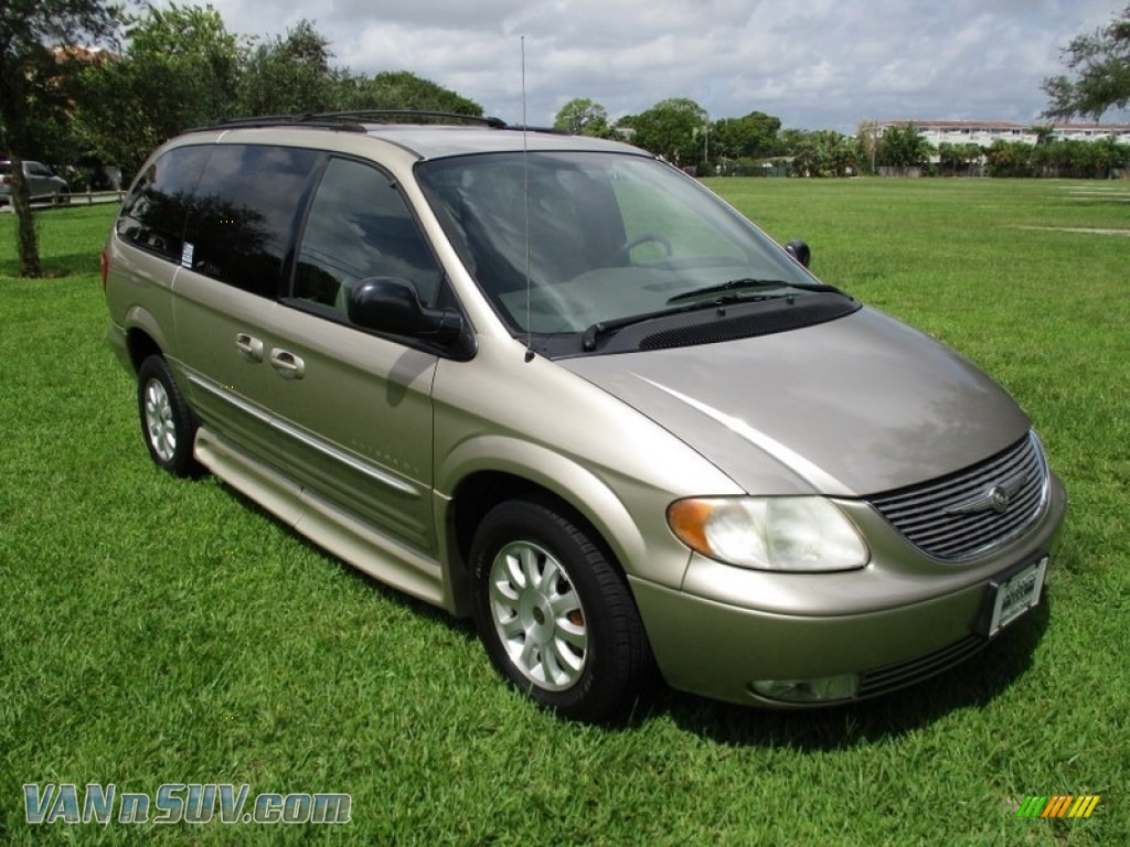 2003 Town & Country LXi - Light Almond Pearl / Taupe photo #44