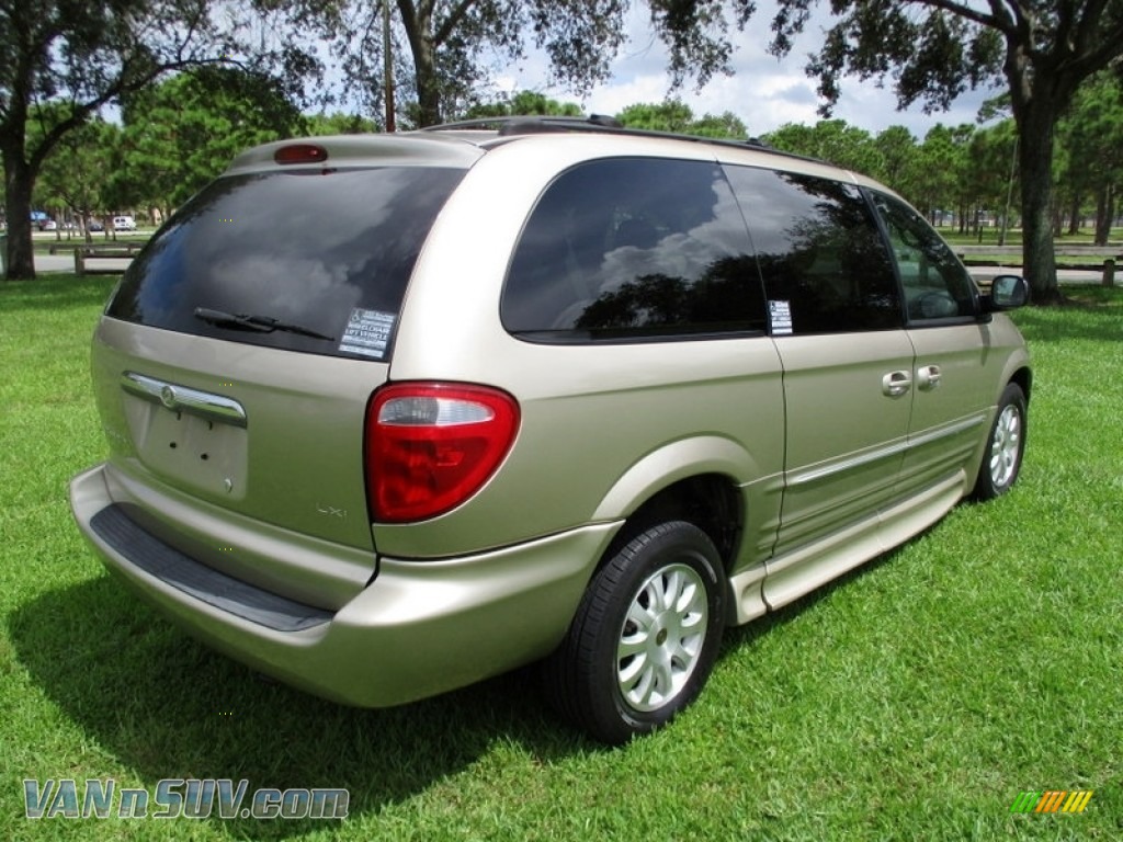 2003 Town & Country LXi - Light Almond Pearl / Taupe photo #50