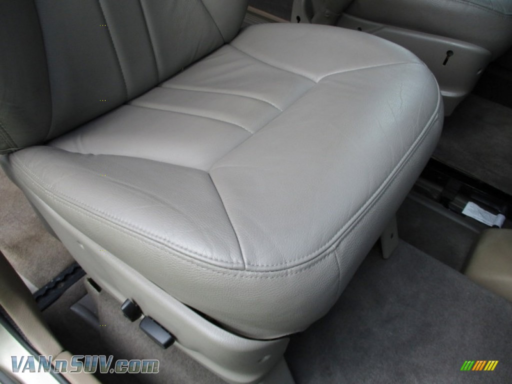 2003 Town & Country LXi - Light Almond Pearl / Taupe photo #52