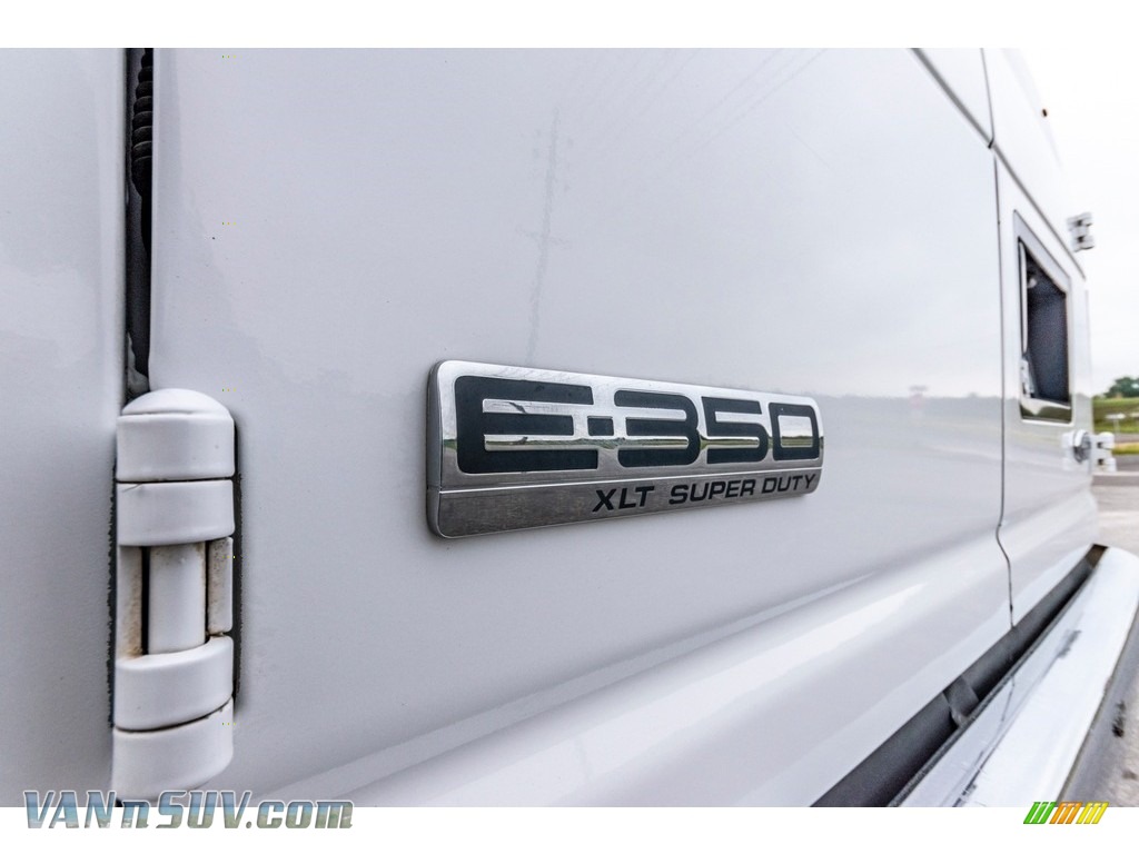 2006 E Series Van E350 XL Passenger - Oxford White / Medium Flint Grey photo #21