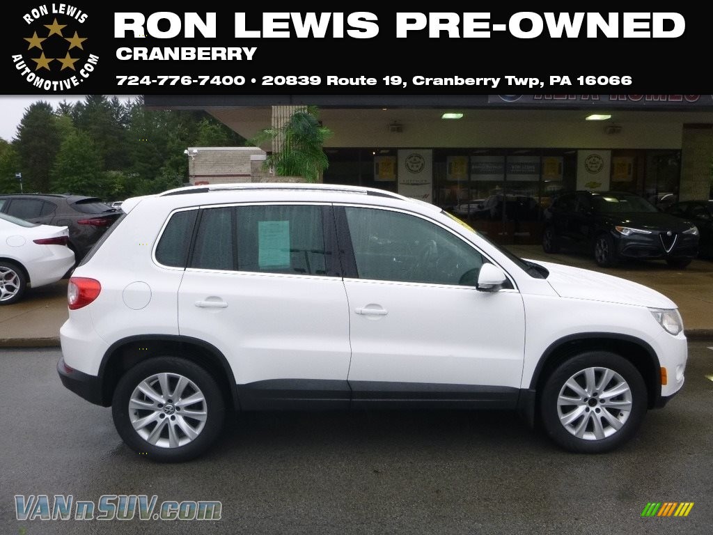 Candy White / Charcoal Volkswagen Tiguan SE 4Motion