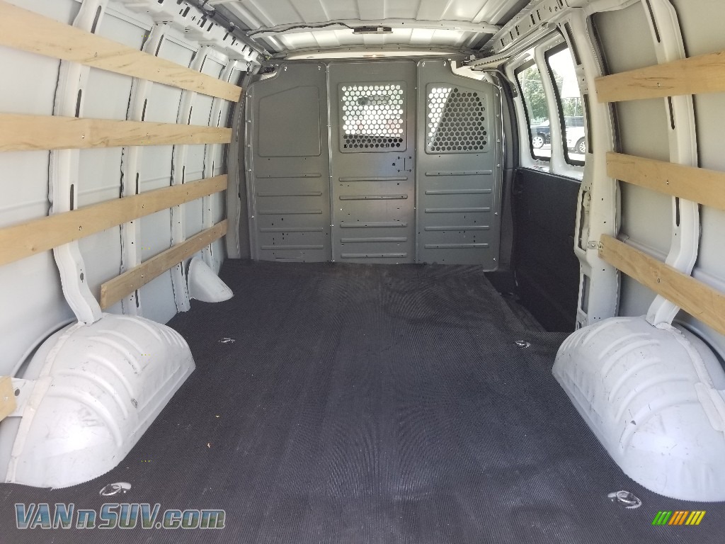 2017 Savana Van 2500 Cargo - Summit White / Medium Pewter photo #10