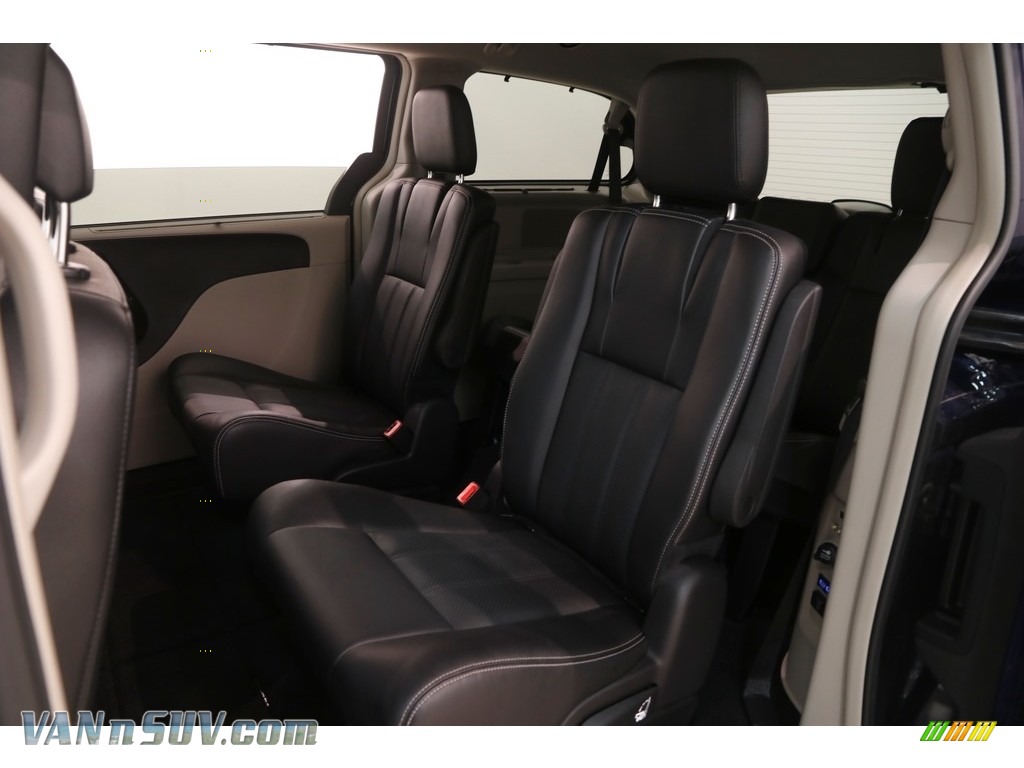 2015 Town & Country Touring-L - True Blue Pearl / Black/Light Graystone photo #24