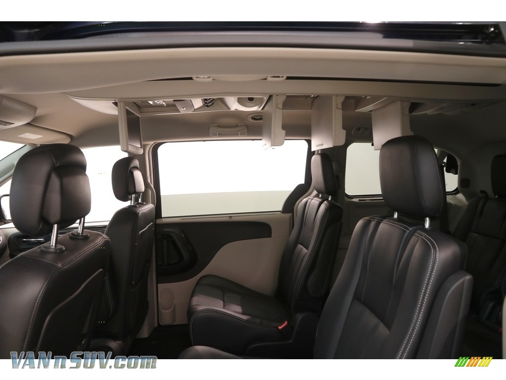 2015 Town & Country Touring-L - True Blue Pearl / Black/Light Graystone photo #26
