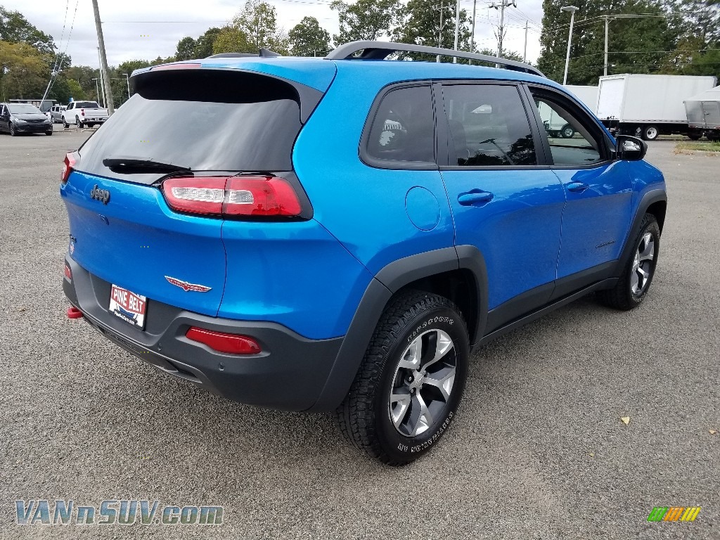 2018 Cherokee Trailhawk 4x4 - Hydro Blue Pearl / Black photo #7