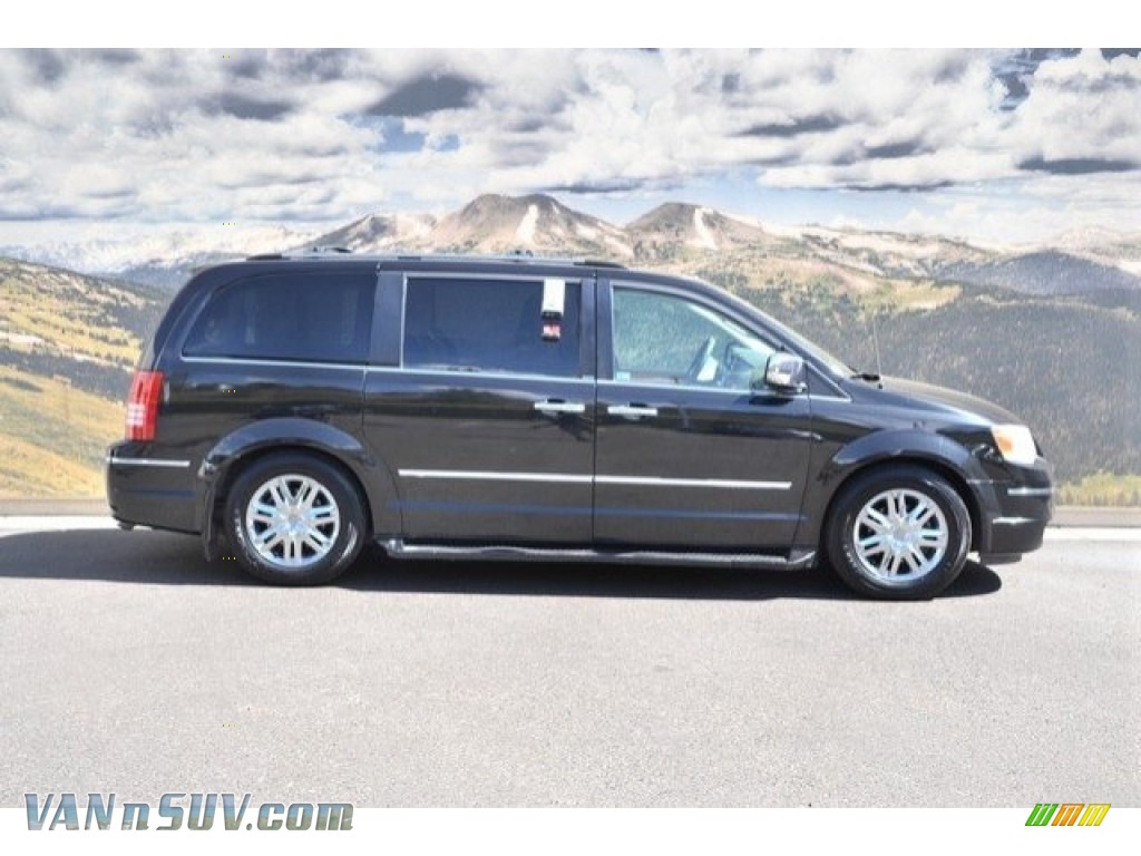 2008 Town & Country Limited - Brilliant Black Crystal Pearlcoat / Medium Slate Gray/Light Shale photo #2