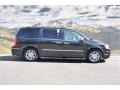 Chrysler Town & Country Limited Brilliant Black Crystal Pearlcoat photo #2