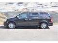 Chrysler Town & Country Limited Brilliant Black Crystal Pearlcoat photo #6