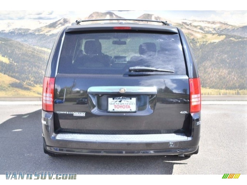 2008 Town & Country Limited - Brilliant Black Crystal Pearlcoat / Medium Slate Gray/Light Shale photo #9