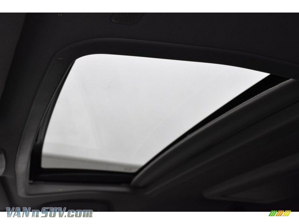 2019 Sienna SE AWD - Super White / Black photo #9