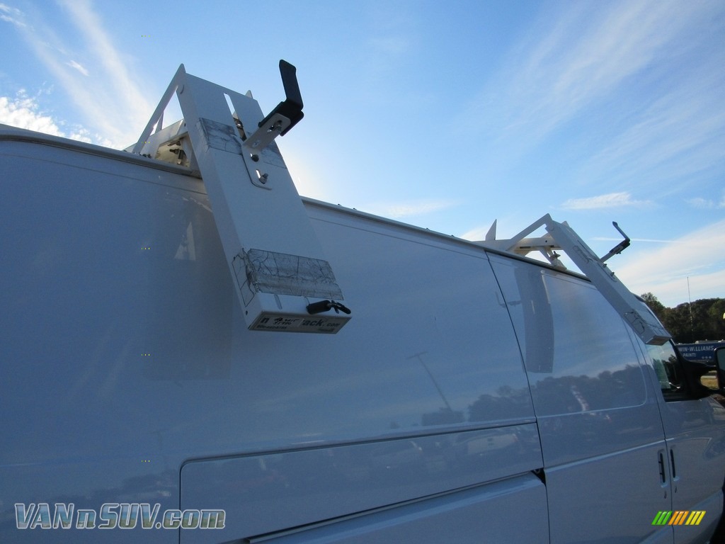 2013 E Series Van E250 Cargo - Oxford White / Medium Flint photo #16