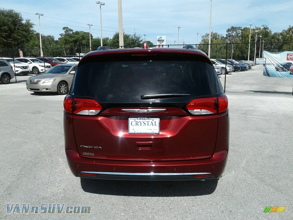 2019 Pacifica Touring L - Velvet Red Pearl / Black/Alloy photo #4
