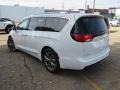 Chrysler Pacifica Limited Bright White photo #16