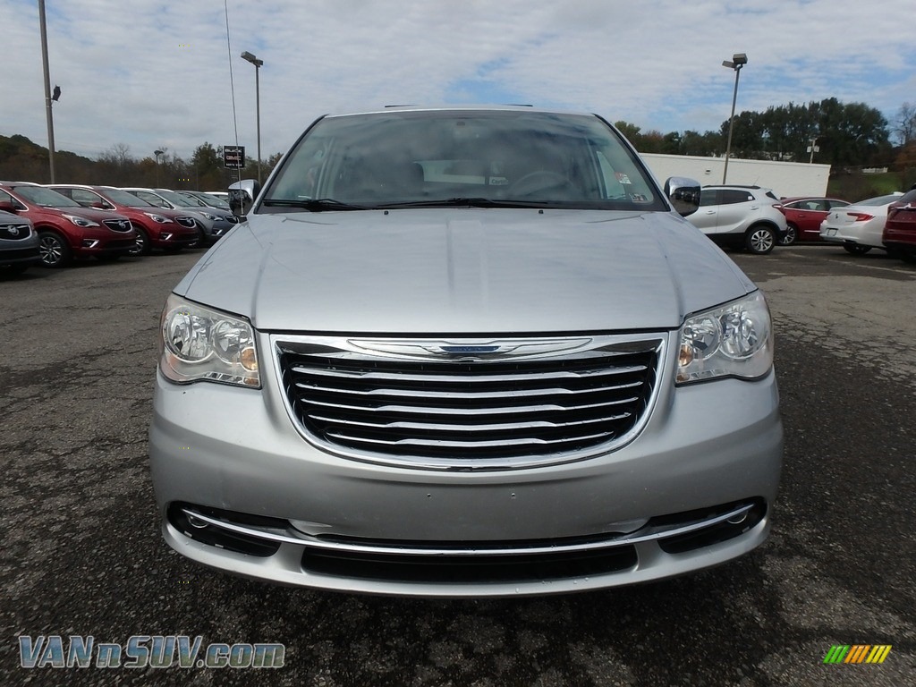 2011 Town & Country Touring - L - Bright Silver Metallic / Black/Light Graystone photo #2