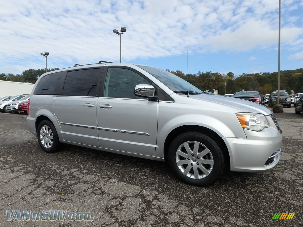 2011 Town & Country Touring - L - Bright Silver Metallic / Black/Light Graystone photo #4