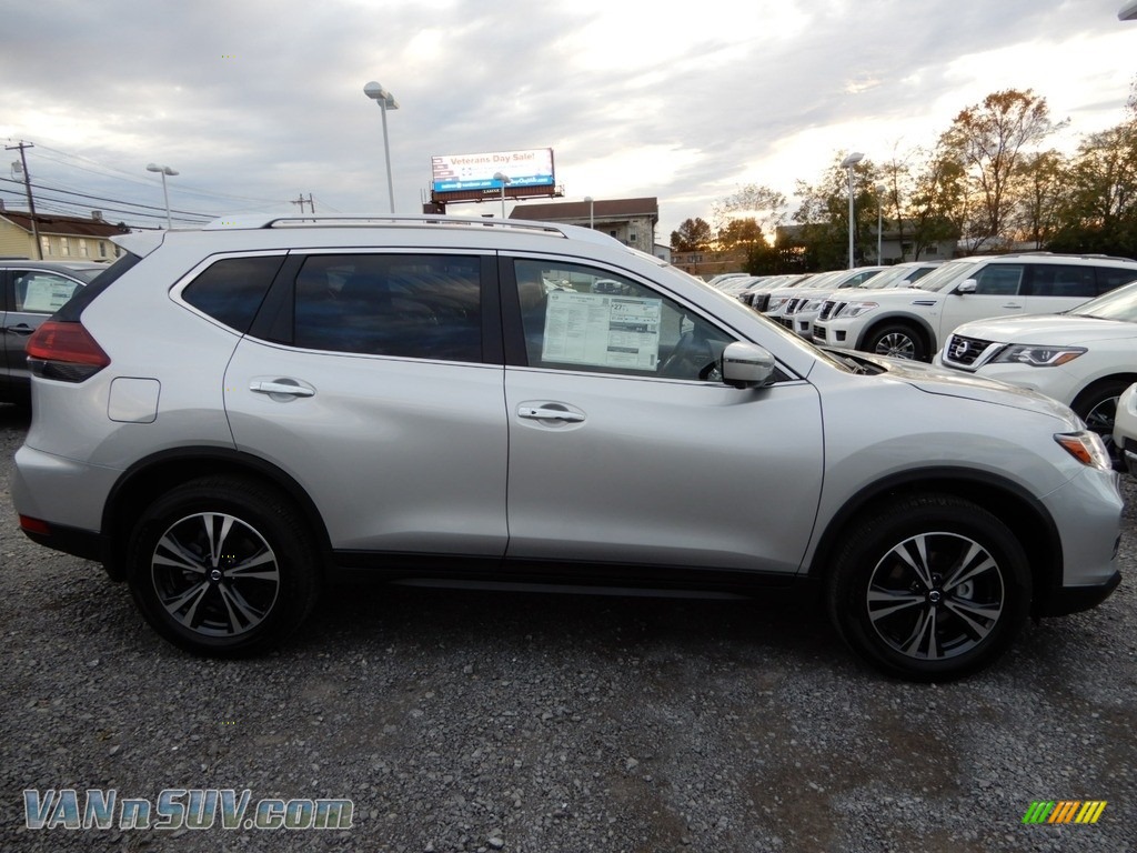 2019 Rogue SV AWD - Brilliant Silver / Charcoal photo #2