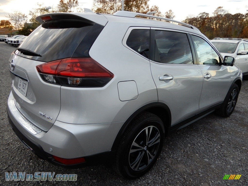 2019 Rogue SV AWD - Brilliant Silver / Charcoal photo #3