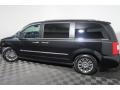 Chrysler Town & Country Touring-L Brilliant Black Crystal Pearl photo #11
