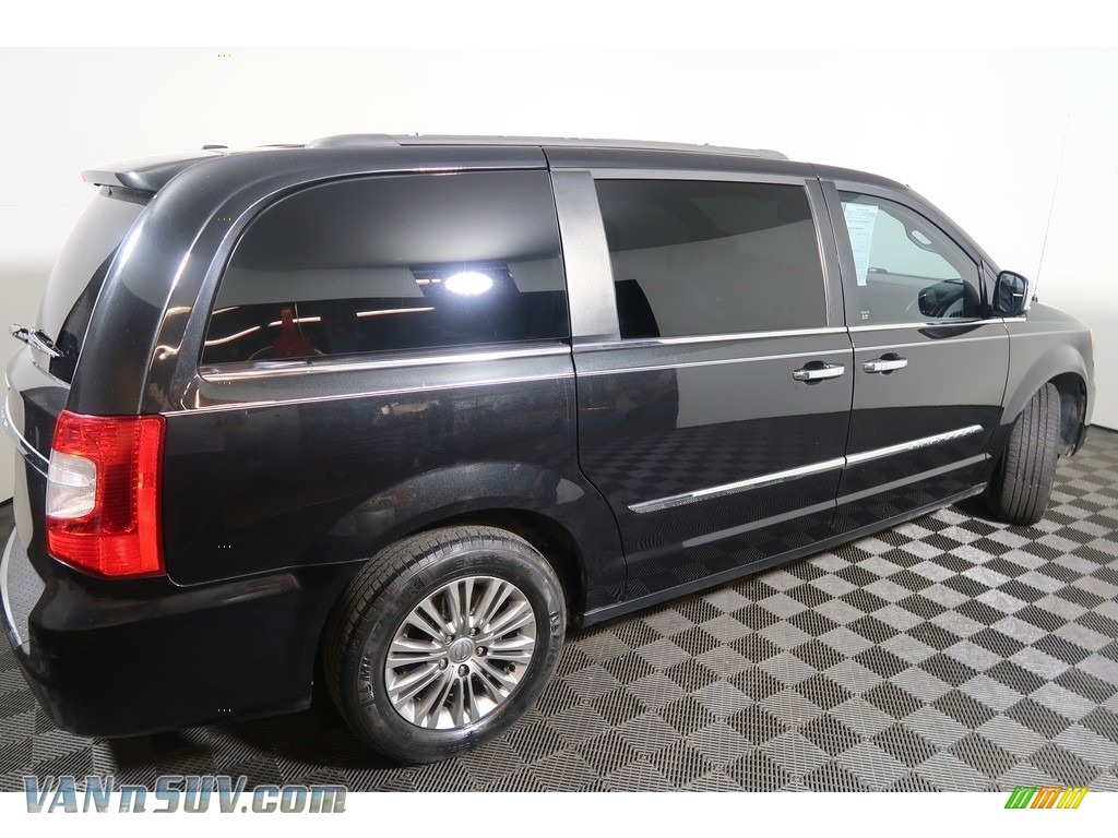 2015 Town & Country Touring-L - Brilliant Black Crystal Pearl / Black/Light Graystone photo #15