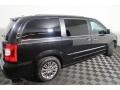 Chrysler Town & Country Touring-L Brilliant Black Crystal Pearl photo #15
