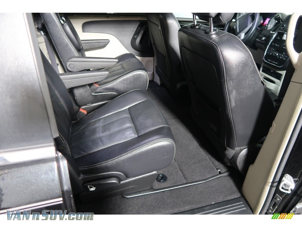 2015 Town & Country Touring-L - Brilliant Black Crystal Pearl / Black/Light Graystone photo #43