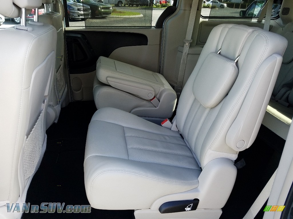2013 Town & Country Touring - L - Crystal Blue Pearl / Black/Light Graystone photo #10