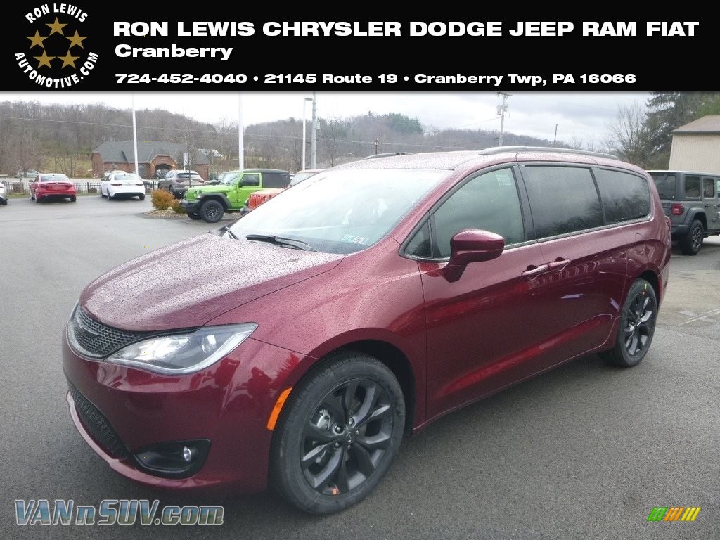 2019 Pacifica Touring Plus - Velvet Red Pearl / Black/Alloy photo #1