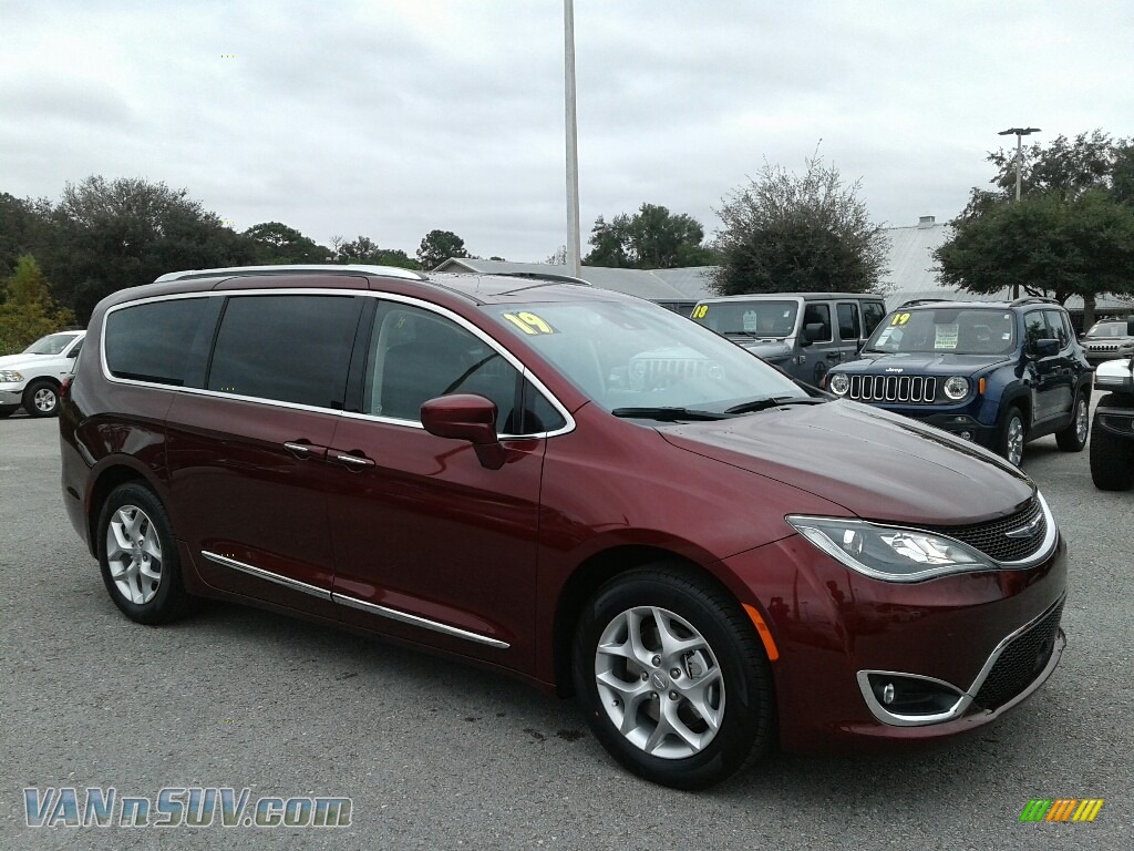 2019 Pacifica Touring L - Velvet Red Pearl / Black/Alloy photo #7