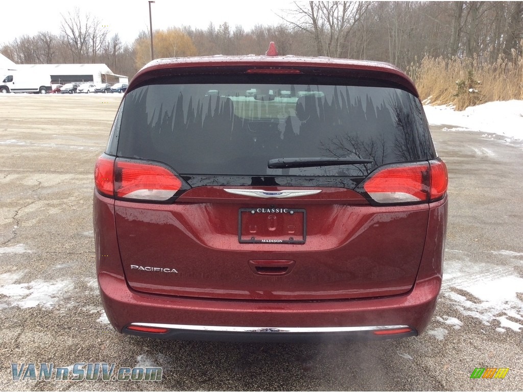 2019 Pacifica Touring Plus - Velvet Red Pearl / Black/Alloy photo #5