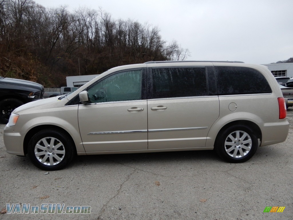 2014 Town & Country Touring - Cashmere Pearl / Dark Frost Beige/Medium Frost Beige photo #2