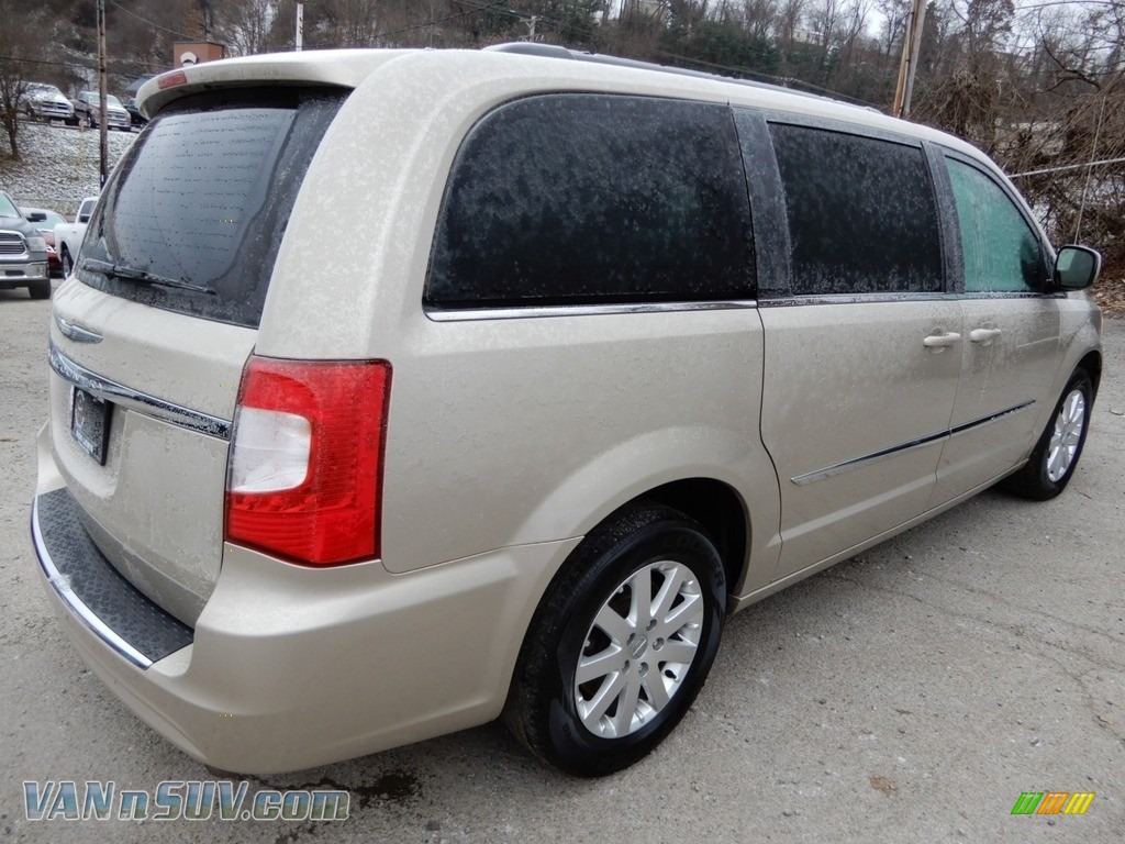 2014 Town & Country Touring - Cashmere Pearl / Dark Frost Beige/Medium Frost Beige photo #6