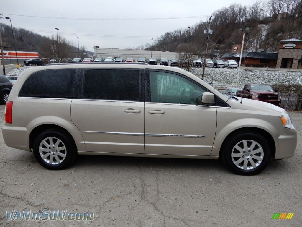 2014 Town & Country Touring - Cashmere Pearl / Dark Frost Beige/Medium Frost Beige photo #7