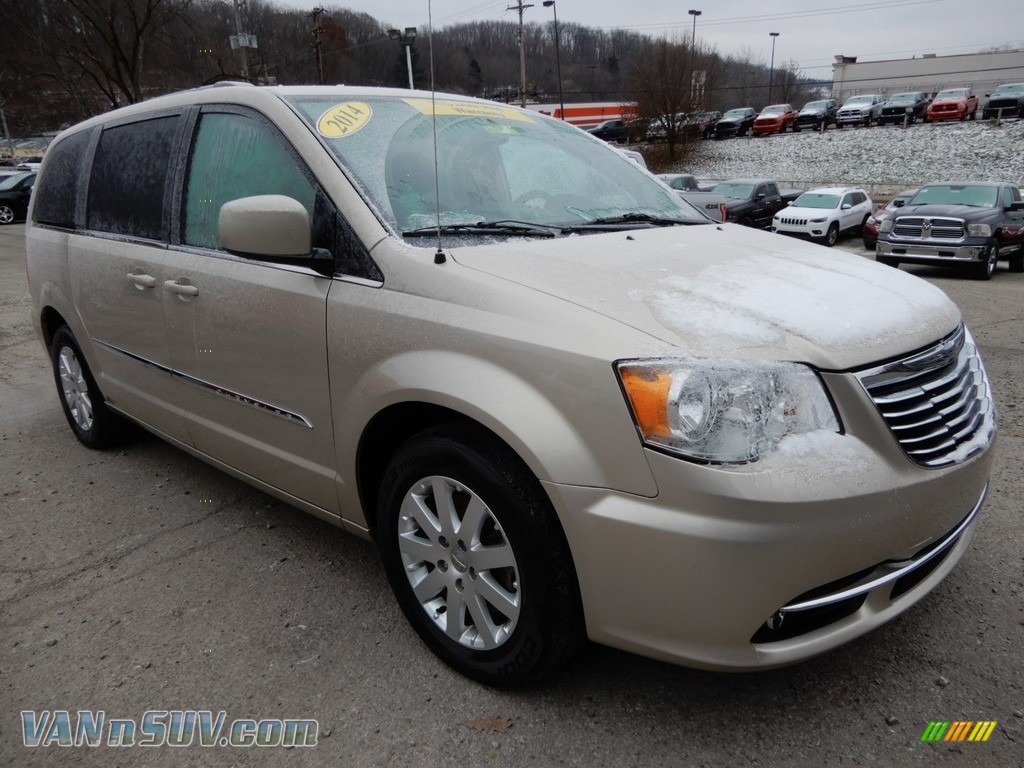 2014 Town & Country Touring - Cashmere Pearl / Dark Frost Beige/Medium Frost Beige photo #8