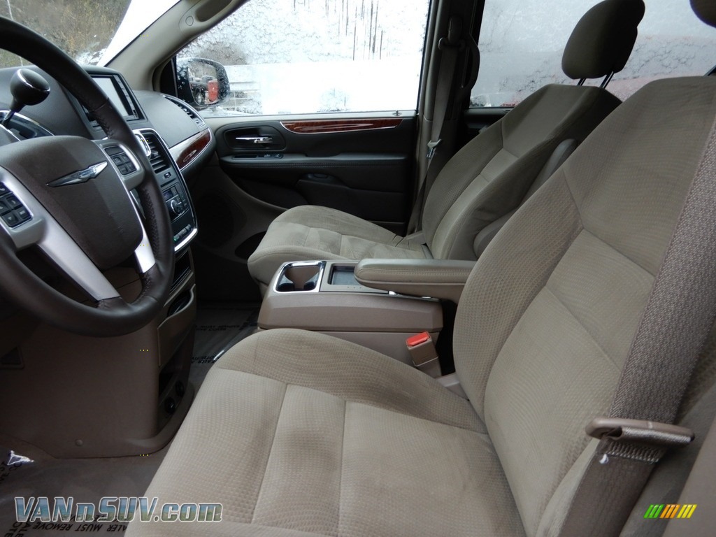 2014 Town & Country Touring - Cashmere Pearl / Dark Frost Beige/Medium Frost Beige photo #11